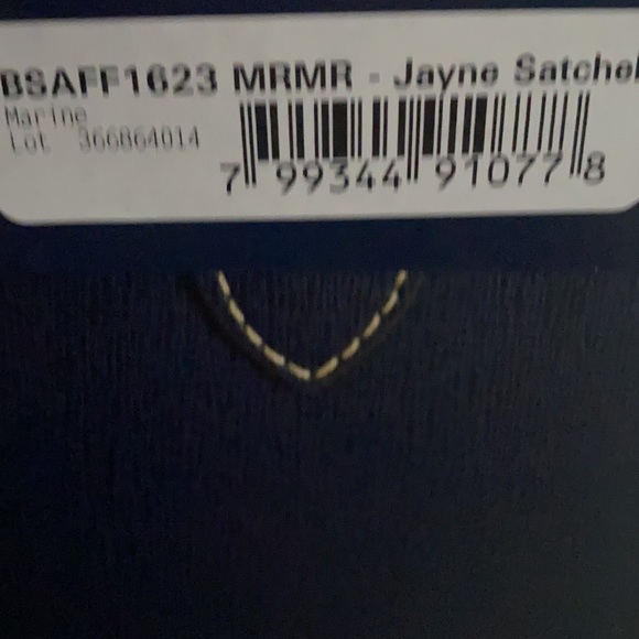 Beautiful Dooney and Bourke small/medium satchel. Sophisticated and elegant bag. - Picture 5 of 5